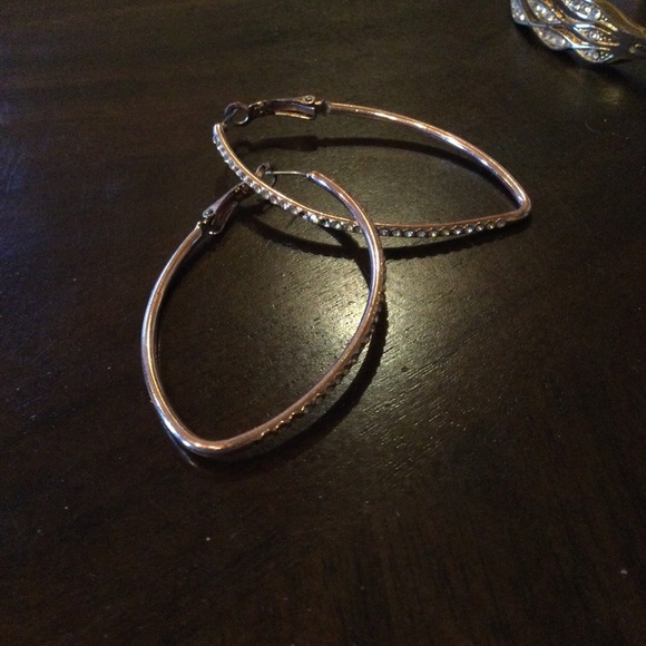 Bracelets & earrings - Picture 6 of 6